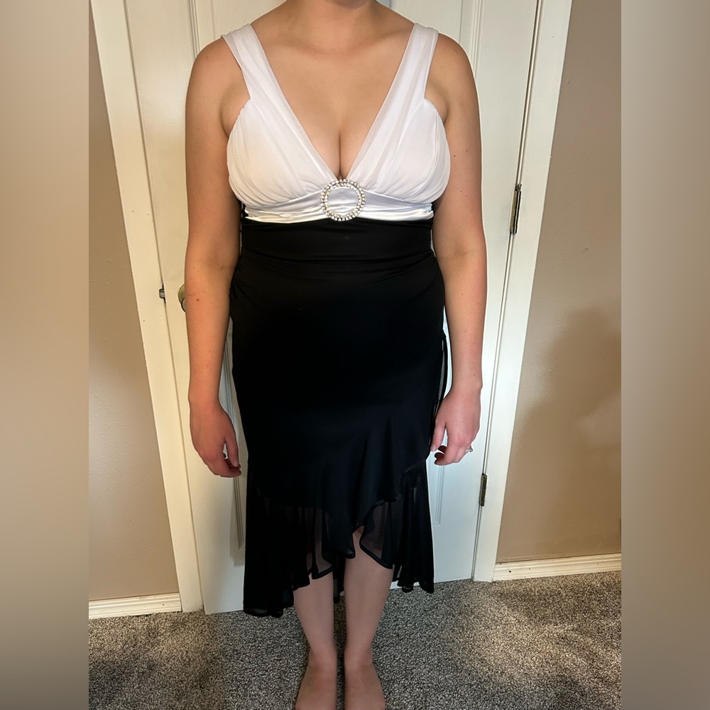 Taboo Elegant Black and White Women's formal dress, size medium